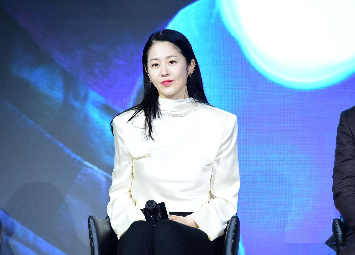 昔日韩剧女神豪门婚姻破碎，失去子女抚养权，面对镜头忍不住落泪