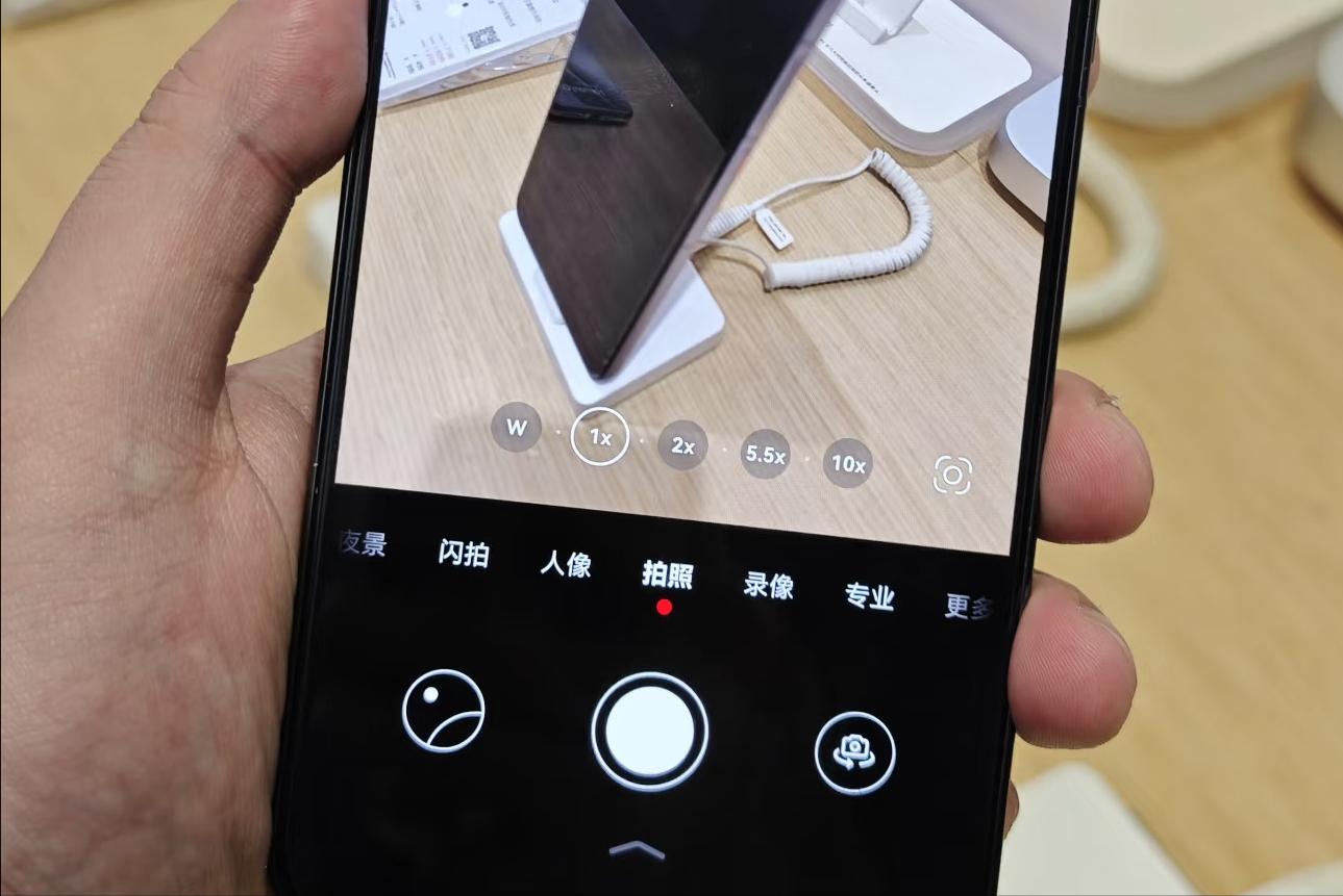 華為再度妥協！512GB大降1951元，昆侖玻璃+50倍變焦+衛星通信