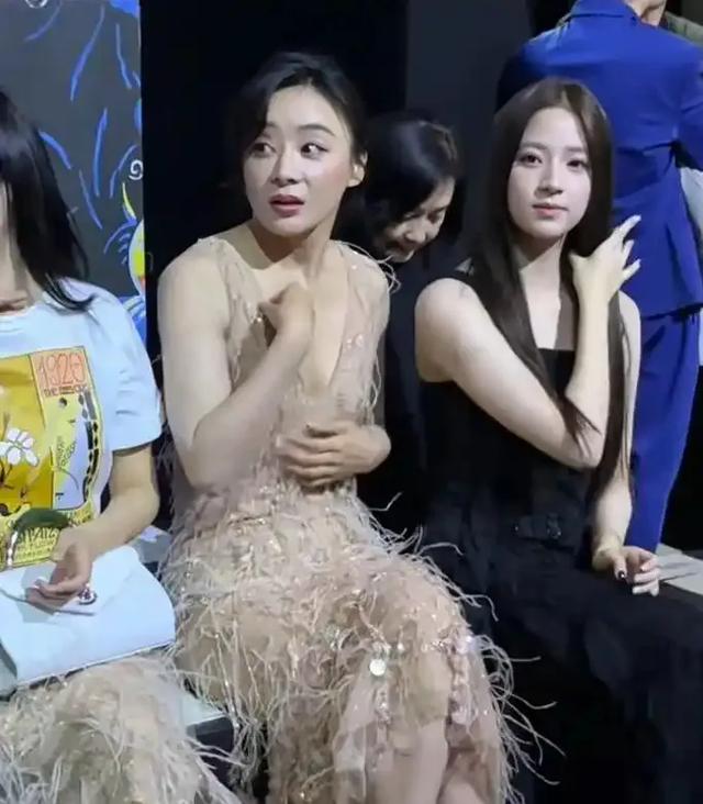 袁姗姗巴黎生图太扎心！弯腰驼背，胸下垂，昔日女神彻底垮了？