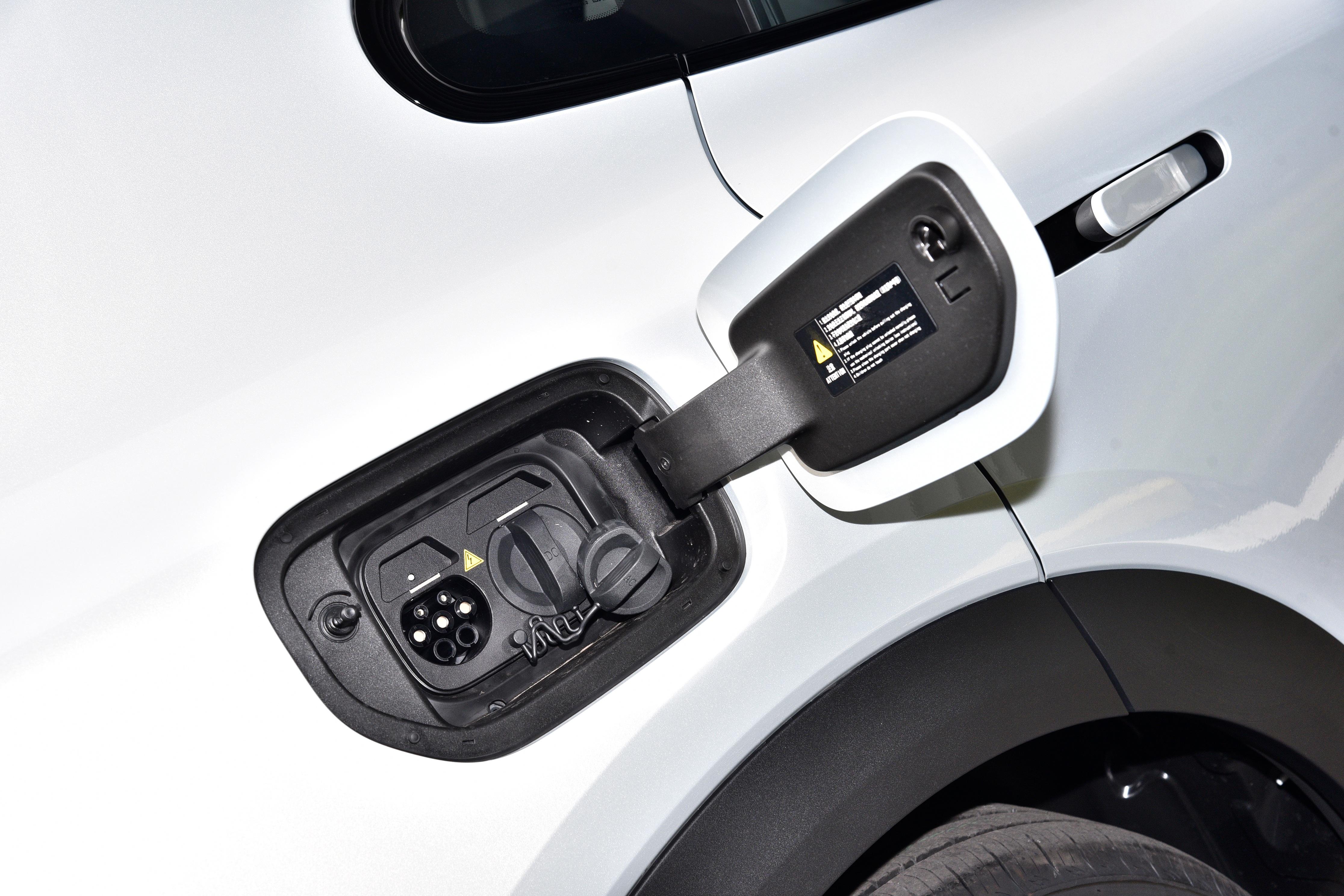 续航620km，充电15分钟续航80%，这车适合年轻人