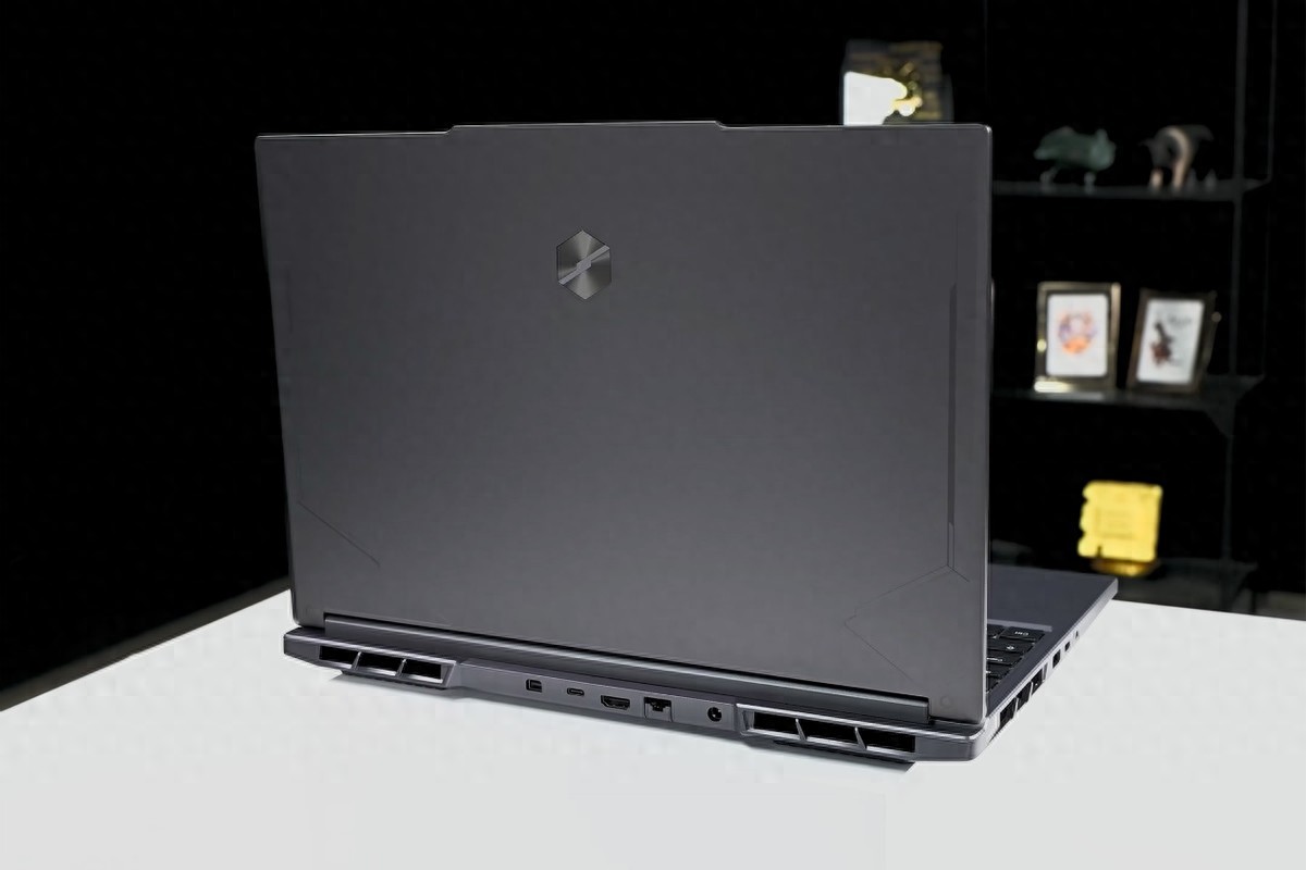 极光X还是蛟龙16 Pro？机械革命两款RTX5060笔记本对比你选谁