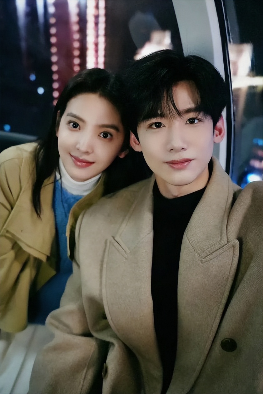 郑晓龙宠着、丁勇岱护着，长相平平却资源不断，他到底啥来头？