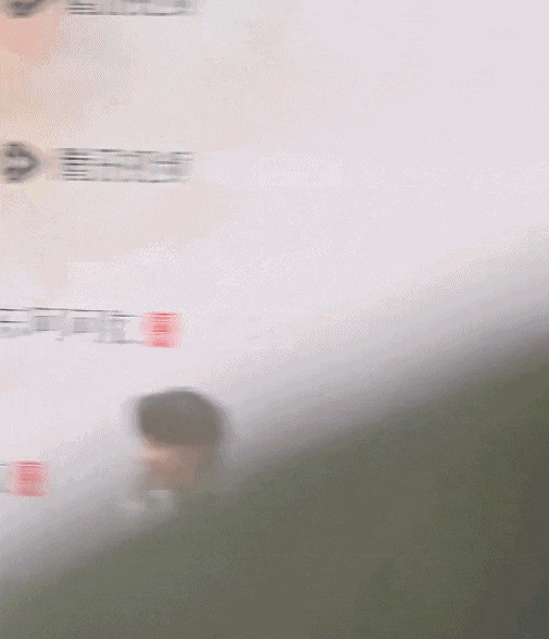 星光大赏太尴尬！抢话挡镜头，念错字场地还小，被嘲是灯光小赏