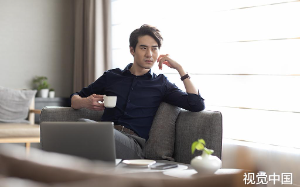 我隐姓埋名顾家，老婆却当我窝囊废，我离婚亮出百亿身家，她悔疯了