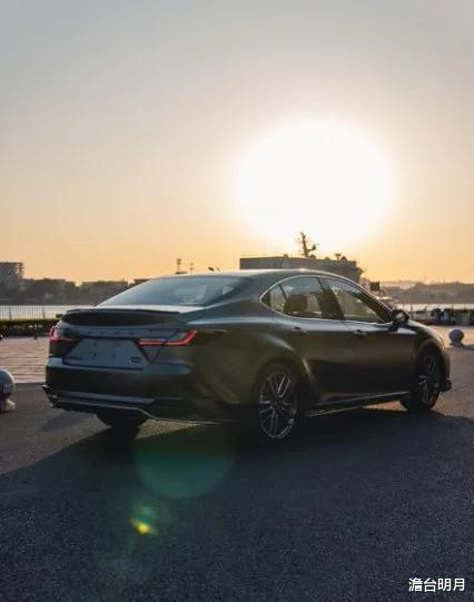 九代凯美瑞混动顶配来袭,16.98万入手智驾新宠,车主直呼真香