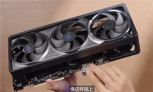 华硕首发背插2.5 RTX 5090:上下两个供电接口、极限供电2100W