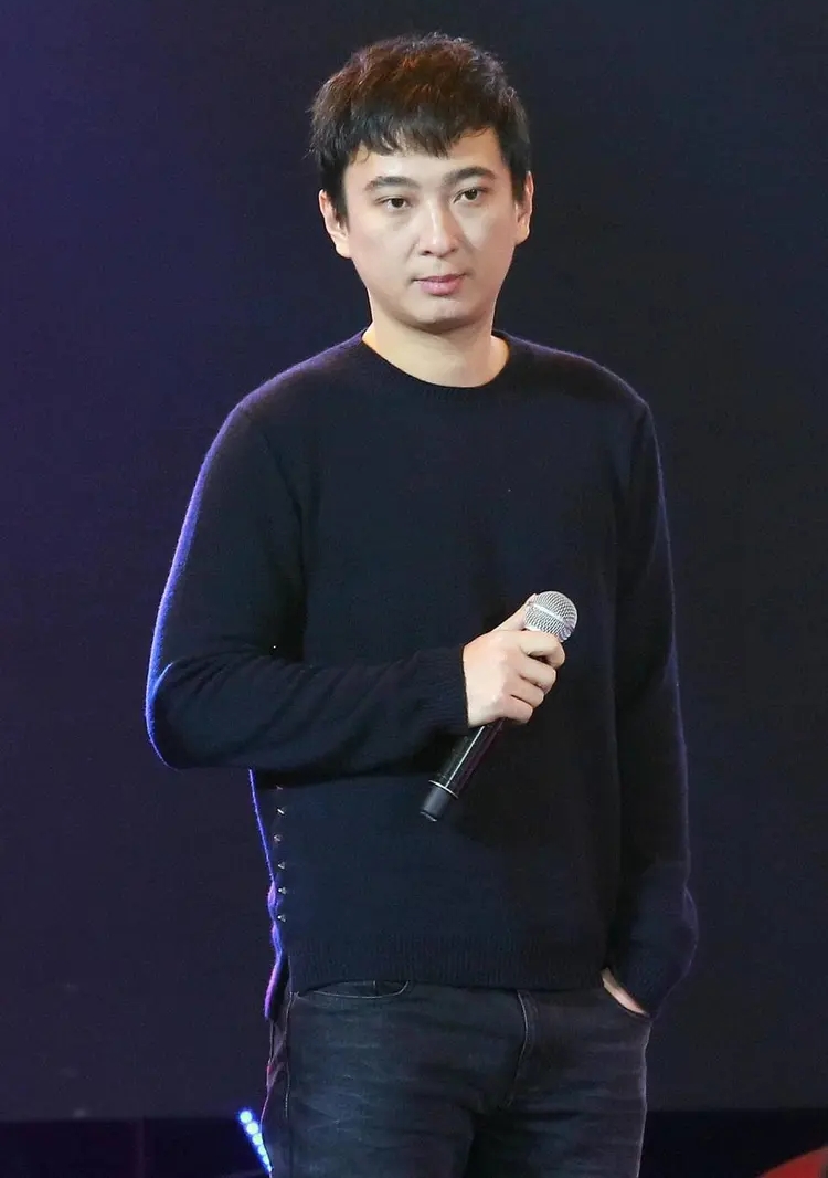 王思聪又结新欢？和网红蓓蓓度假被曝开心像孩子，真打脸“懒懒”