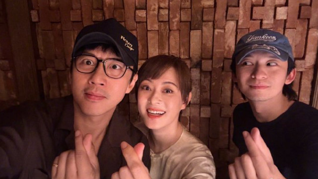 邓超孙俪与董子健聚会，甜蜜比心秀恩爱，董子健沦为灯泡表情抢镜