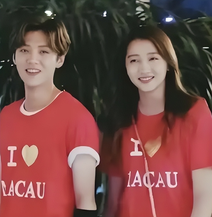 关晓彤高调官宣，亲密照片曝光引热议，网友：恭喜找到最值得爱的