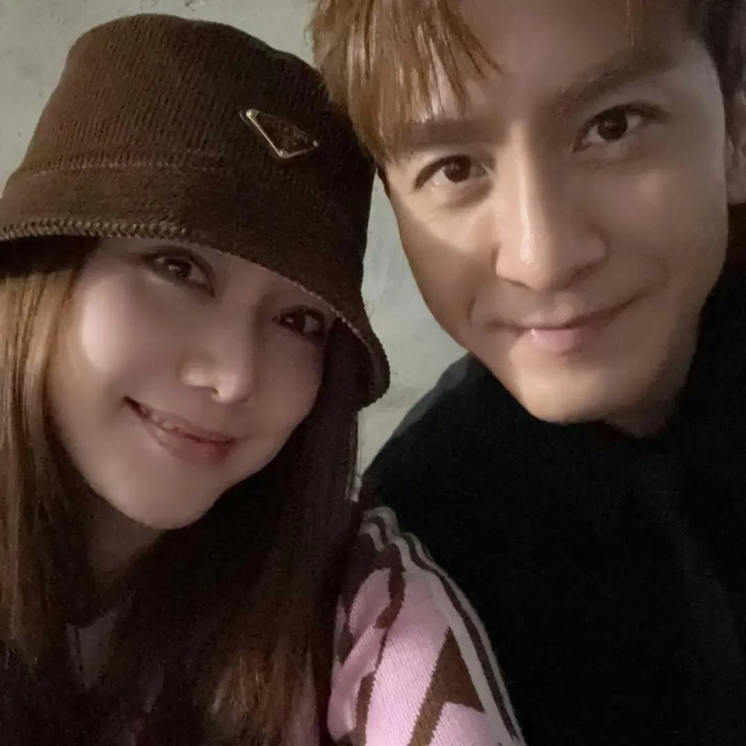 馬國明偕妙齡短裙索女中環行街被斷正! 女方身分曝光視帝親回應