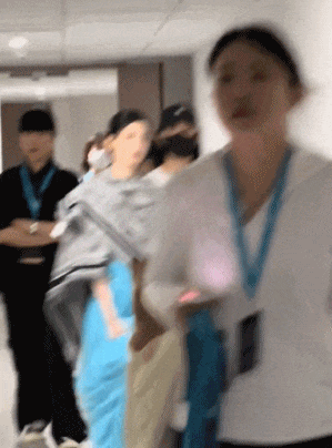 太尴尬!李湘晒图暴露王诗龄背后蛐蛐周也,被发现后连忙上线删除