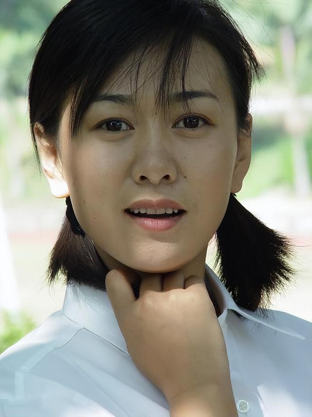她演技好，长相一般，出道25年戏红人不红，30岁恨嫁47岁未婚未育