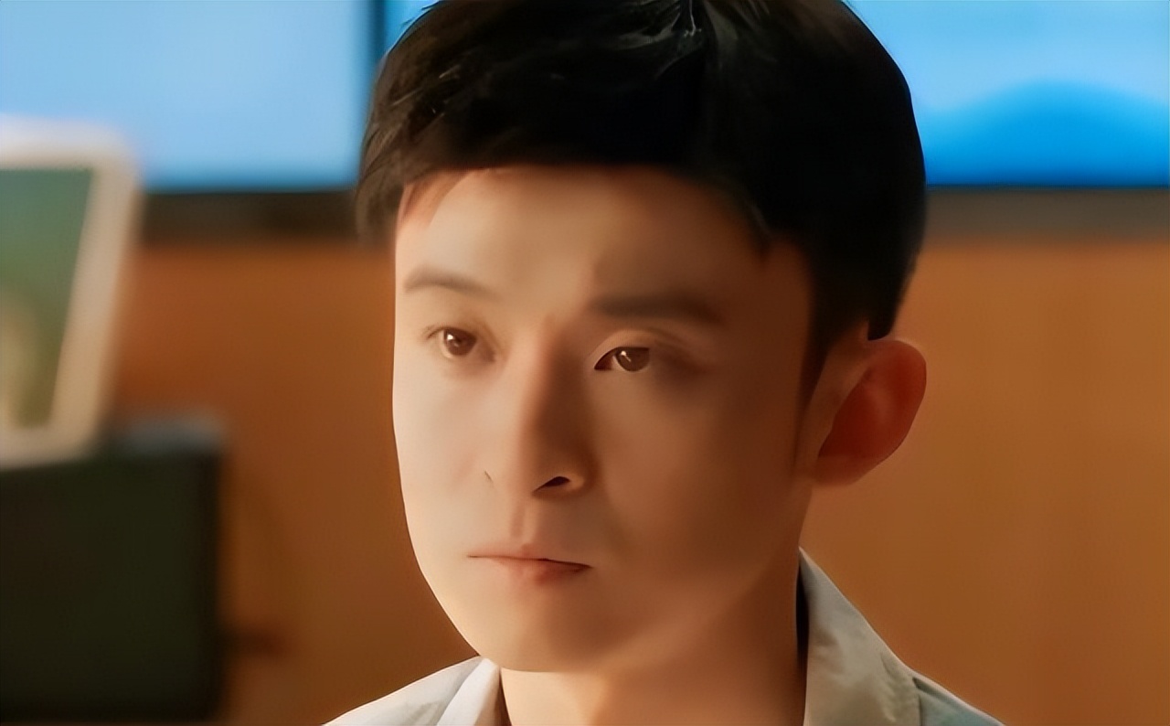 他是王京花独子，21岁成影帝，24岁当父亲，29岁离婚如今却遭群嘲