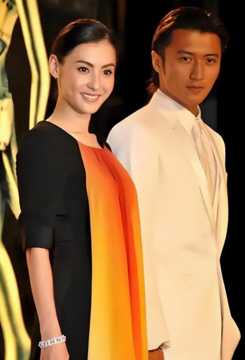 谢霆锋也没想到，张柏芝会因阅兵当天的一特殊举动，实现口碑暴增