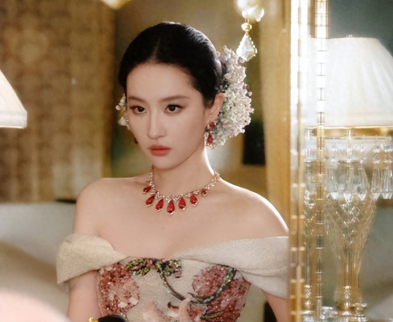 刘亦菲要接《许我耀眼》的姊妹篇，网传与陈晓二搭？