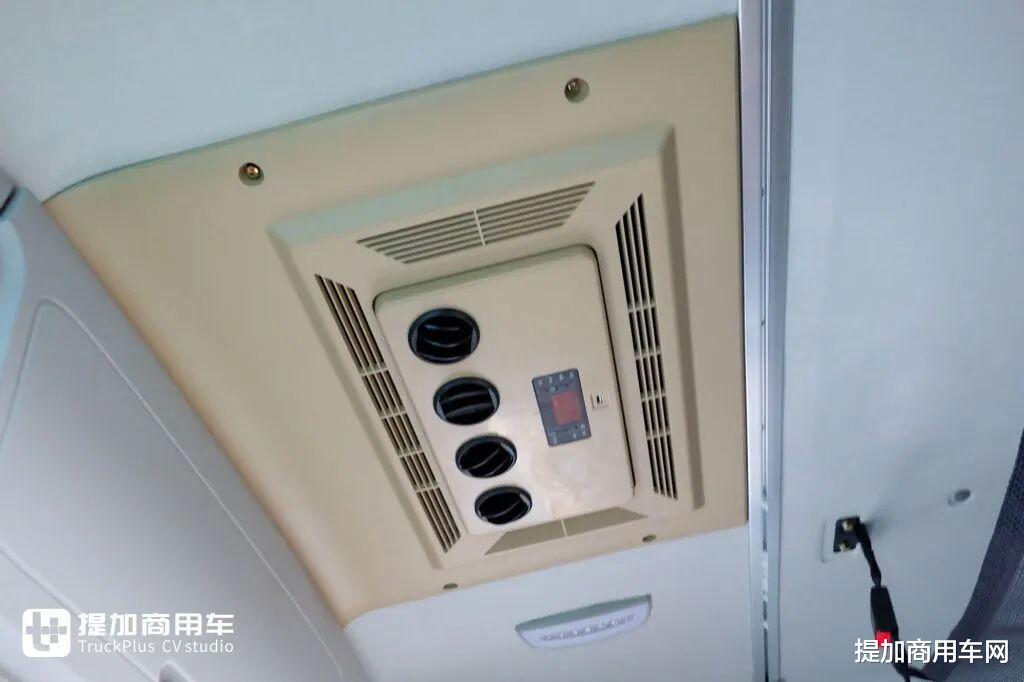 630匹大马力！康明斯一体化动力链加持，联合重卡金凤凰天然气牵引车实拍！