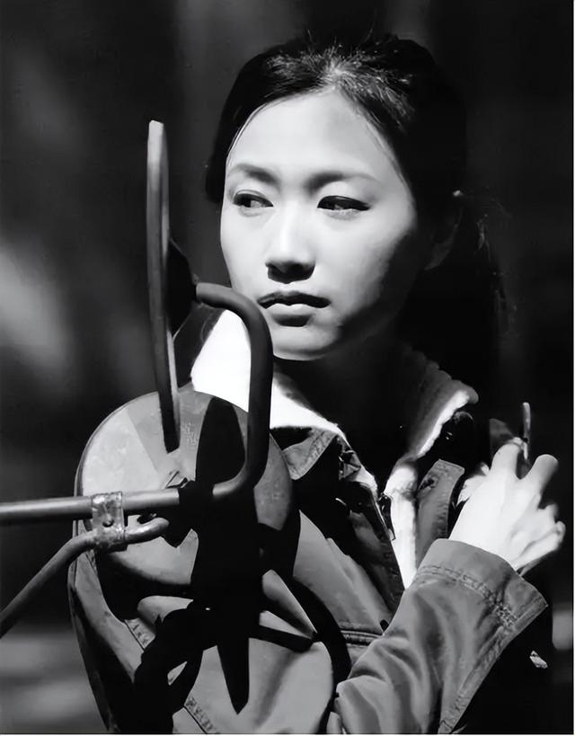 没想到，睡遍京圈、定居美国7年，丁克半辈子的徐静蕾成人生赢家