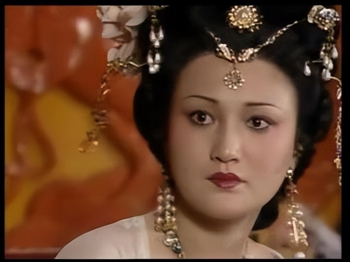 60岁林芳兵现状:住北京豪宅,身材苗条像少女,28岁儿子是她骄傲