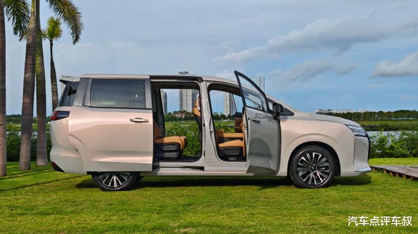 宜家宜商，不容错过的刚需7座车，五菱星光730解析