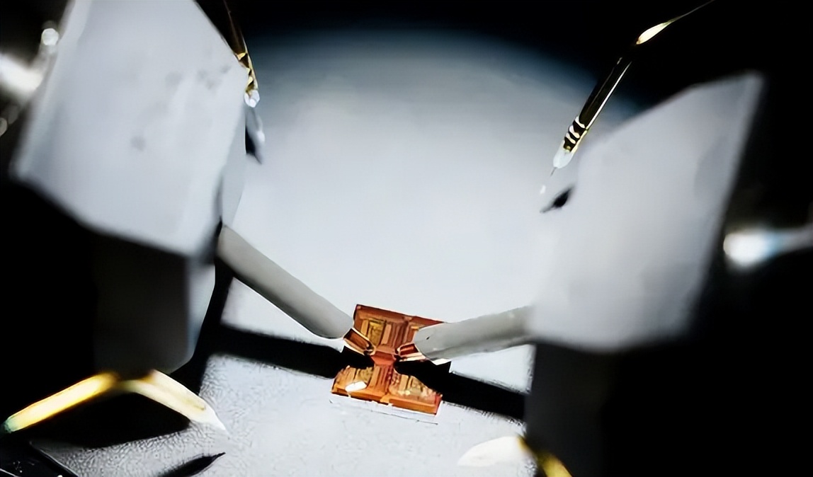 國產突破！全球首顆二維-硅基芯片成功研發，速度快百萬倍