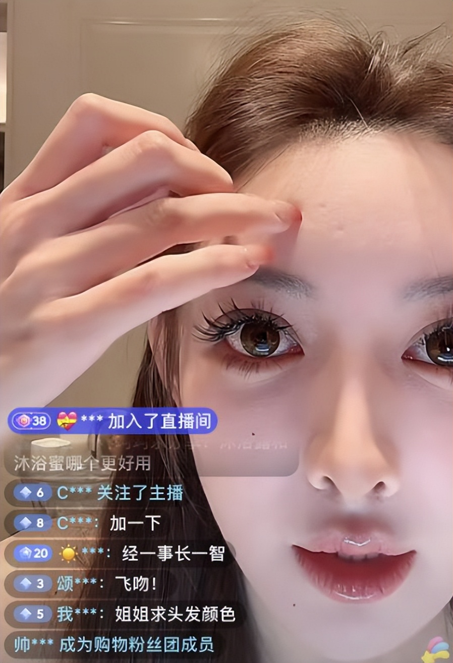 33岁叶柯产后开播，现在网友不笑她了，反而开始夸她