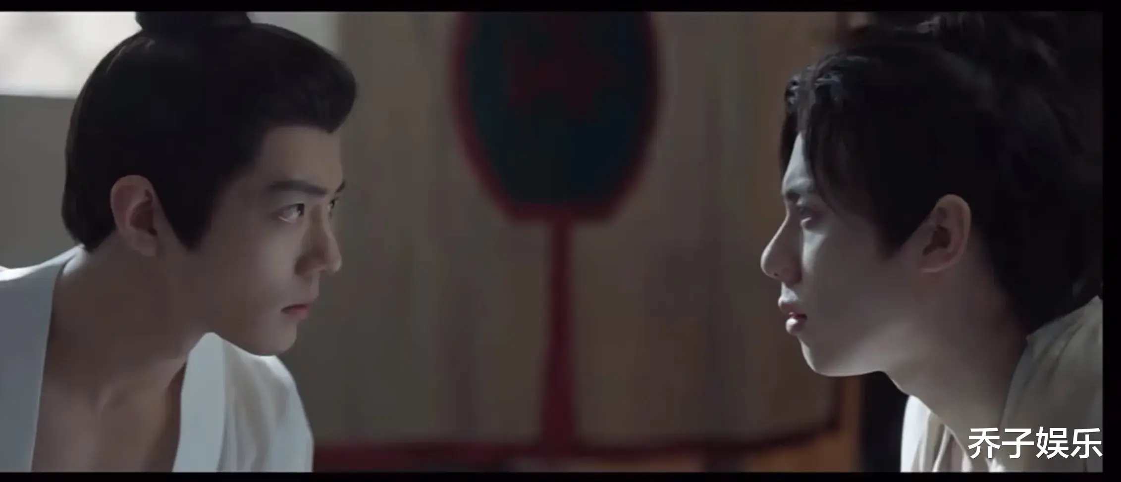 同演“泡澡戏”，把33岁肖战与35岁刘宇宁放一起对比，竟难分伯仲