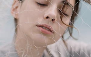 我带一双儿女回乡祭祖时，十年未见的竹马们当街将我掳走，只为逼我选择他们其中一个履行婚约