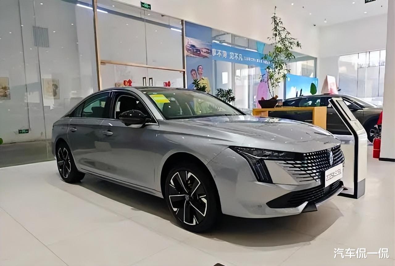 法系豪华翻身仗！试驾完这辆17万法系B级车，我连夜退了雅阁订单