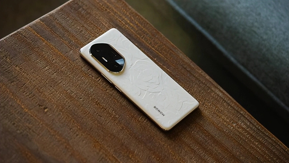 榮耀開啟“清倉模式”，16GB+1TB跳水1310元，頂配旗艦跌至谷底價