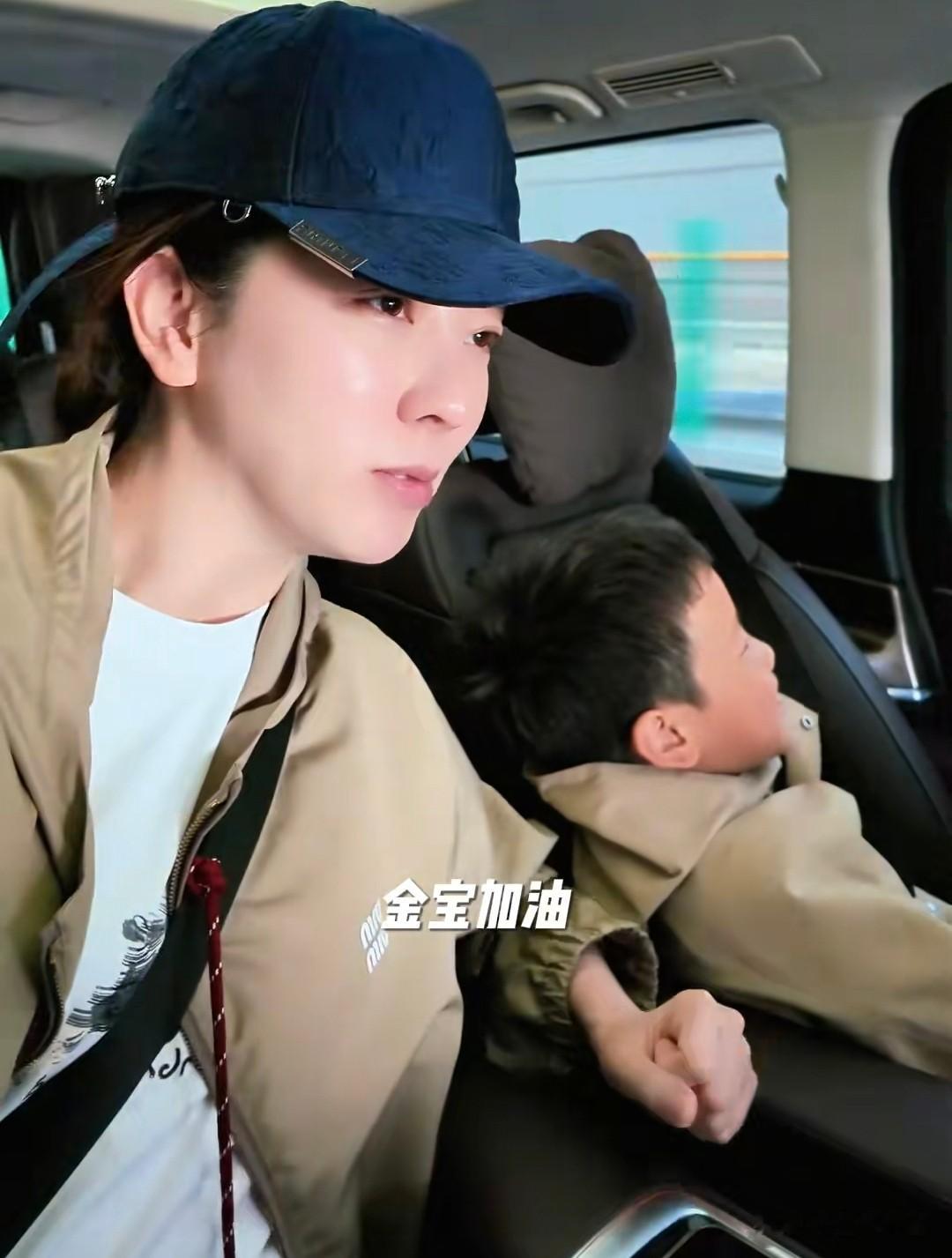 李思思也没想到，穿中式服装、不过圣诞节的自己，一夜获全网好评