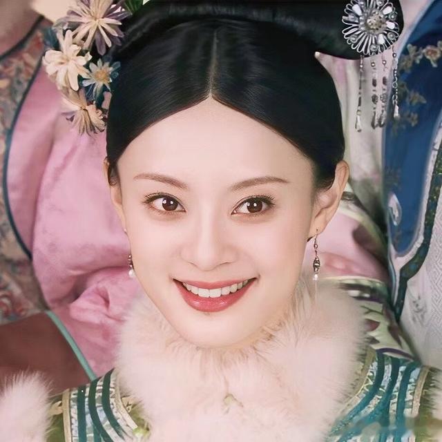 一脸凶相的孙俪算不算大美女呢?看她跟杨幂、周迅的合照就知道了