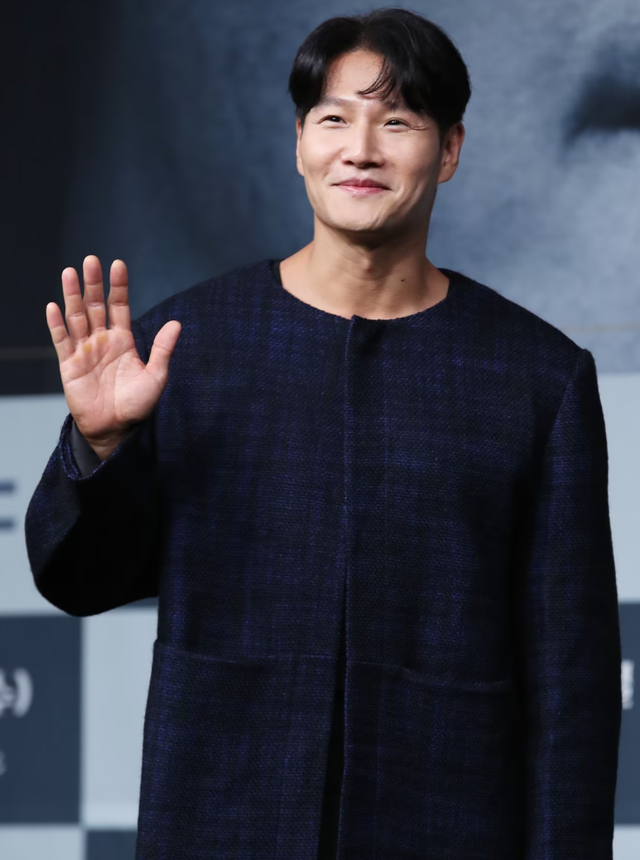 被誉为韩国最后的男人，金钟国自曝小气一面：从不洗车、全靠下雨