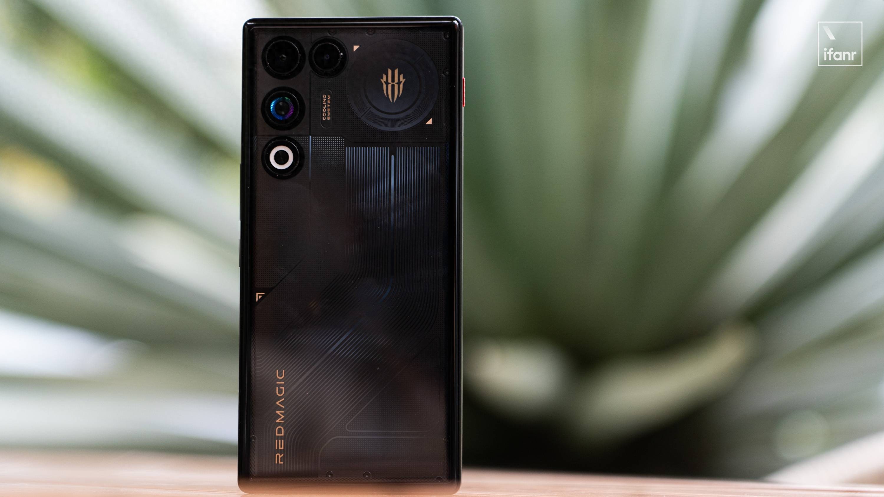 紅魔 11 Air 體驗：風扇和透明后蓋回歸，電競手機的 Air 款