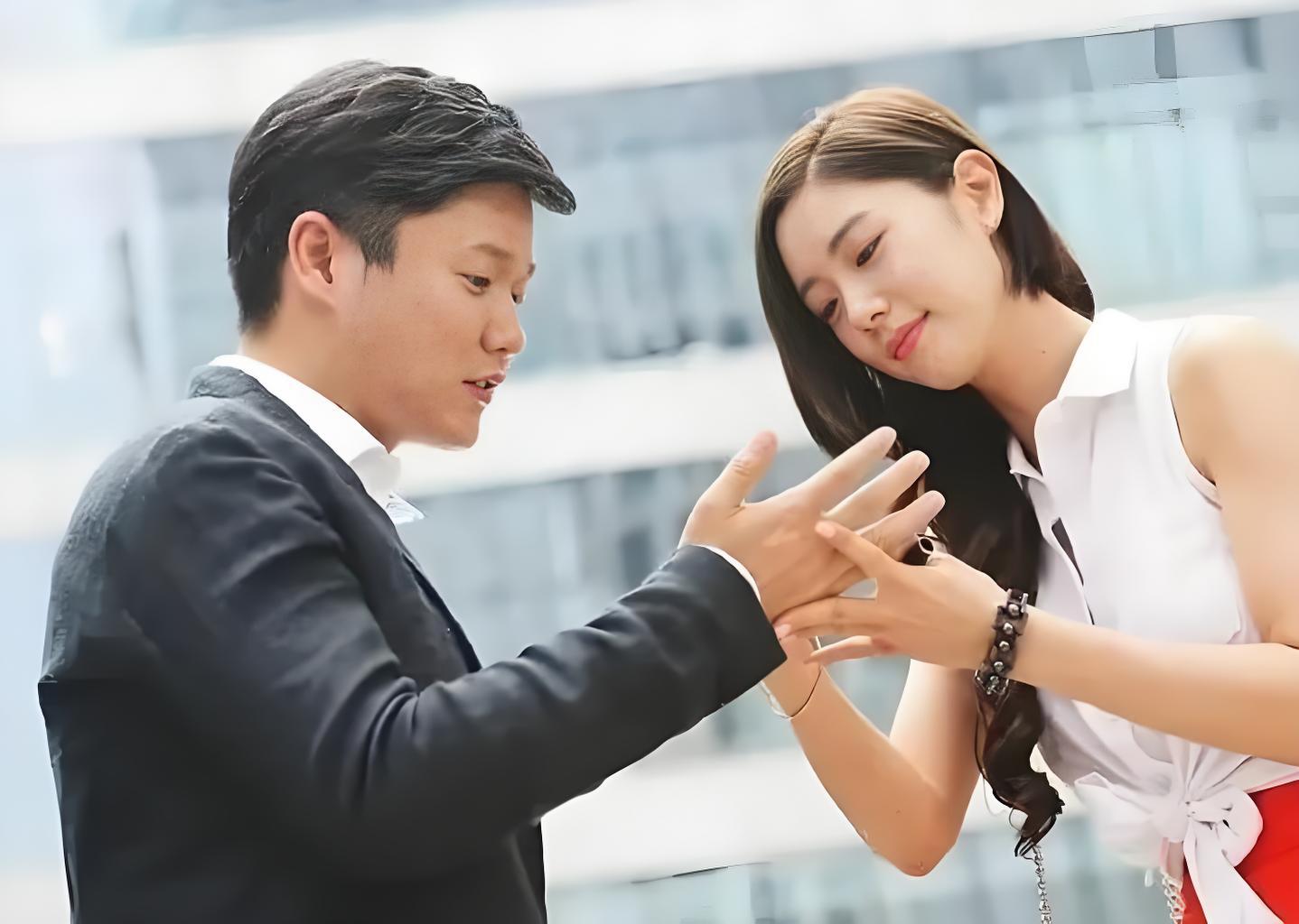 肖央女神克拉拉官宣离婚，6年豪门梦碎，曾说和老公天天说我爱你