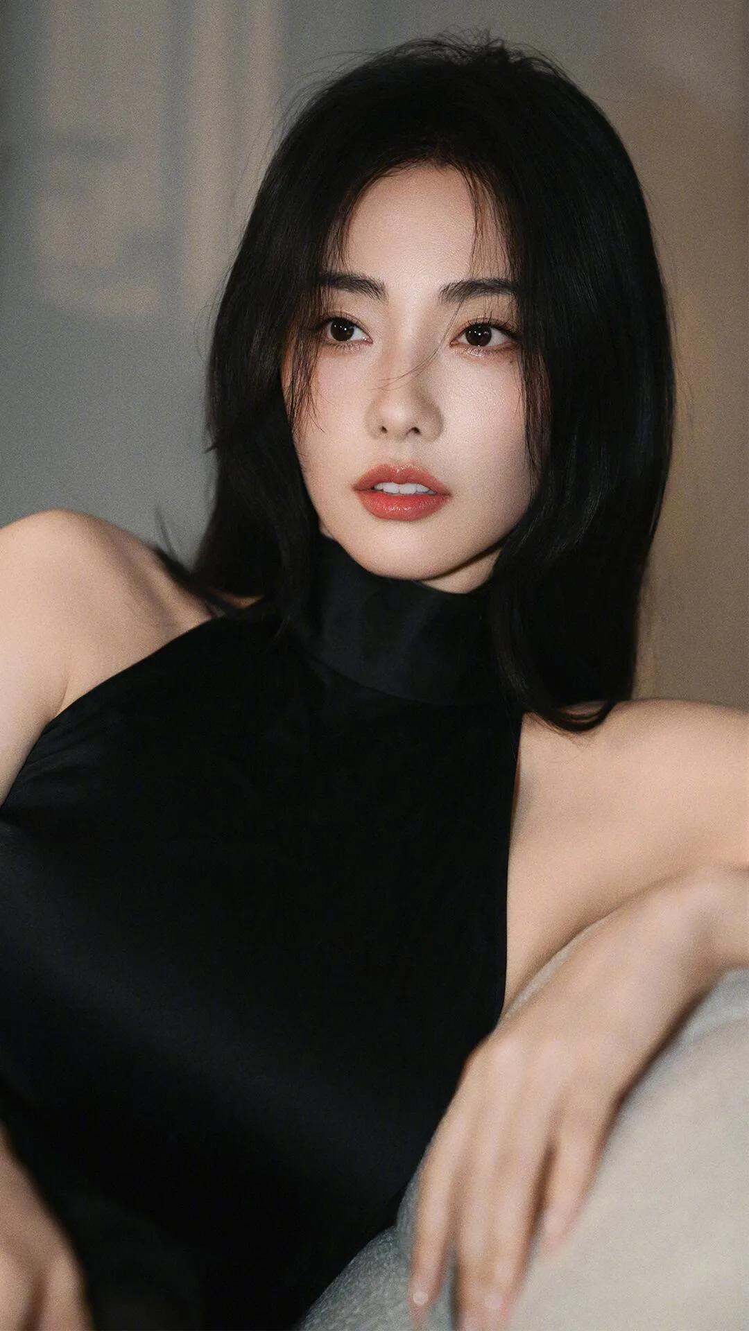 “疯马秀”后强势归来!张嘉倪凭颜值身材杀回娱乐圈,黑红也是红