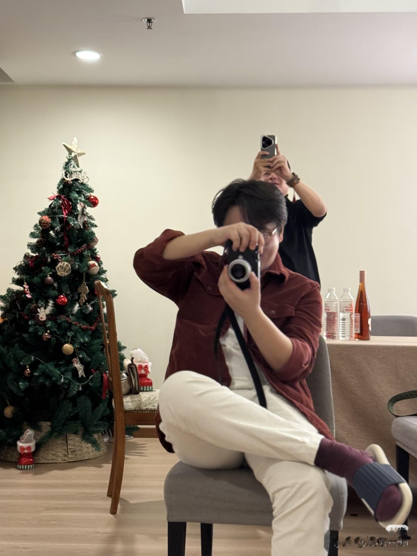 朱珠在家做饭过平安夜，食材全网购！很会过日子，女儿吃一盘牛排