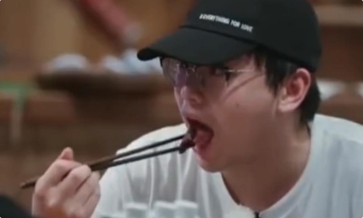 离开黄磊的饭，彭昱畅直接爆改法拉利！这颜值是内娱下一个待爆顶流？