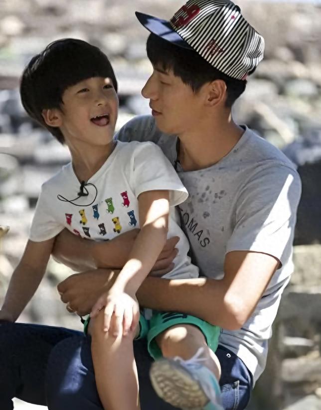 上梁不正下梁歪！张亮儿子被曝留学致女同学怀孕，曾关注“伪娘”