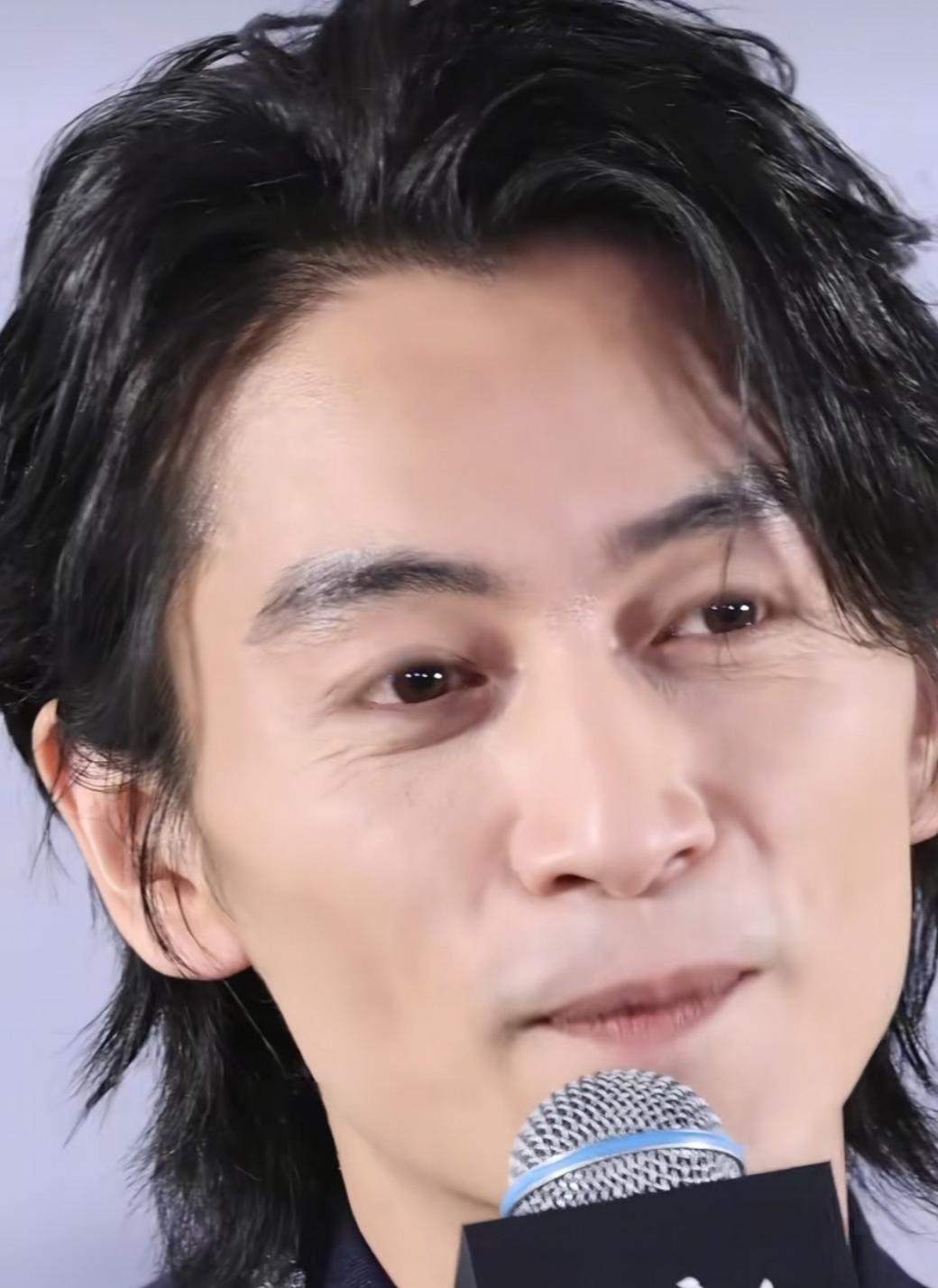 陈晓暴瘦认不出，发布会撑膝喘息，为角色减重引争议