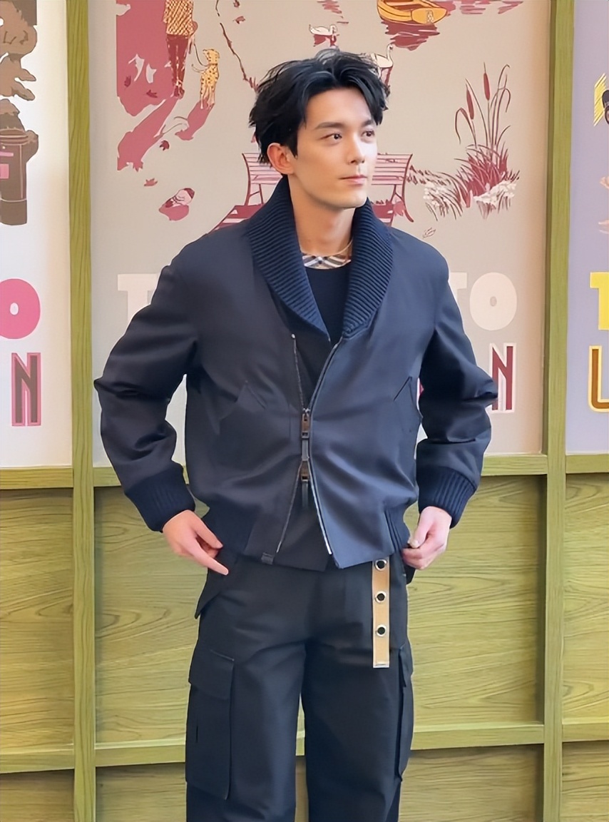 49岁陈坤颜值断崖下跌，眼小脸胖贴假发片，被一旁的吴磊抢尽风头