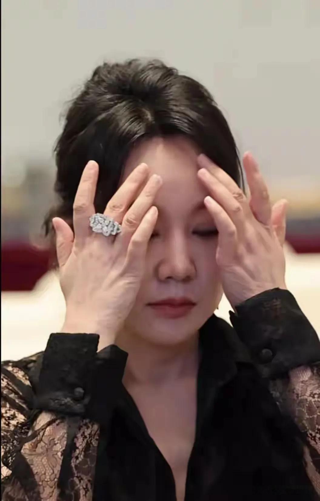 明星无滤镜后,李宇春大象腿,周迅似小老太,蔡明黑得像非洲人