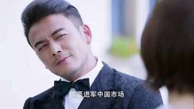 没想到，丑闻缠身，被嘲油腻的杨烁，竟然在42岁又开始走上披路了