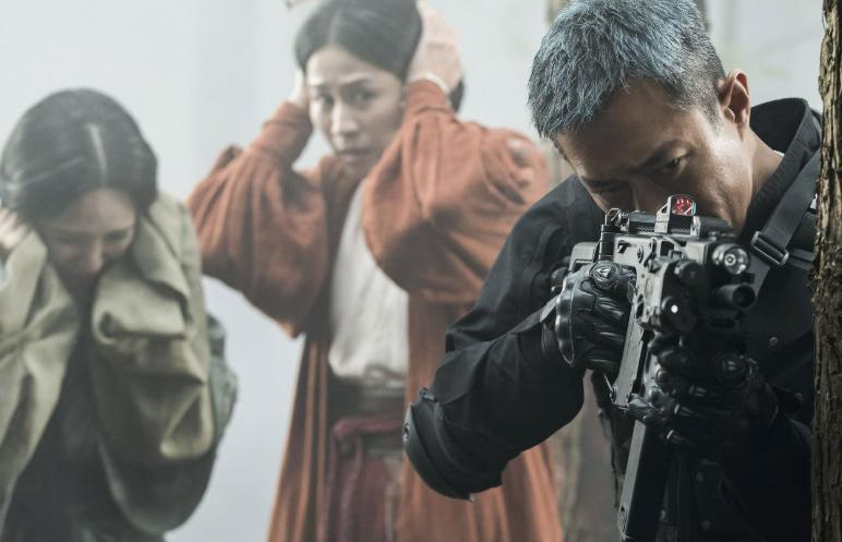 7天票房2.3亿，差评满天飞的“大烂片”被捧上日冠，中国观众咋了