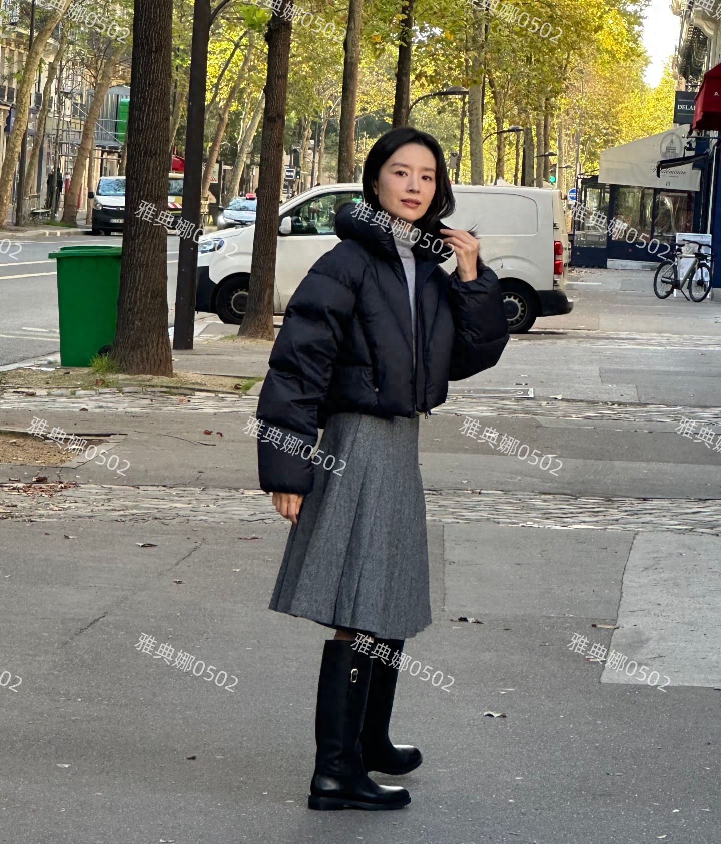 巴黎街头偶遇董洁立马变身她的颜值粉，本人又美又年轻气质好文艺