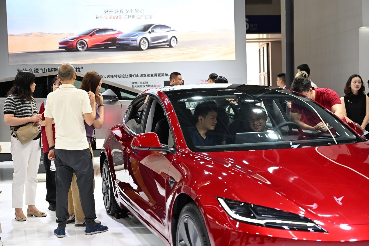 智启未来！特斯拉“花式”亮相2025重庆国际汽车展览会