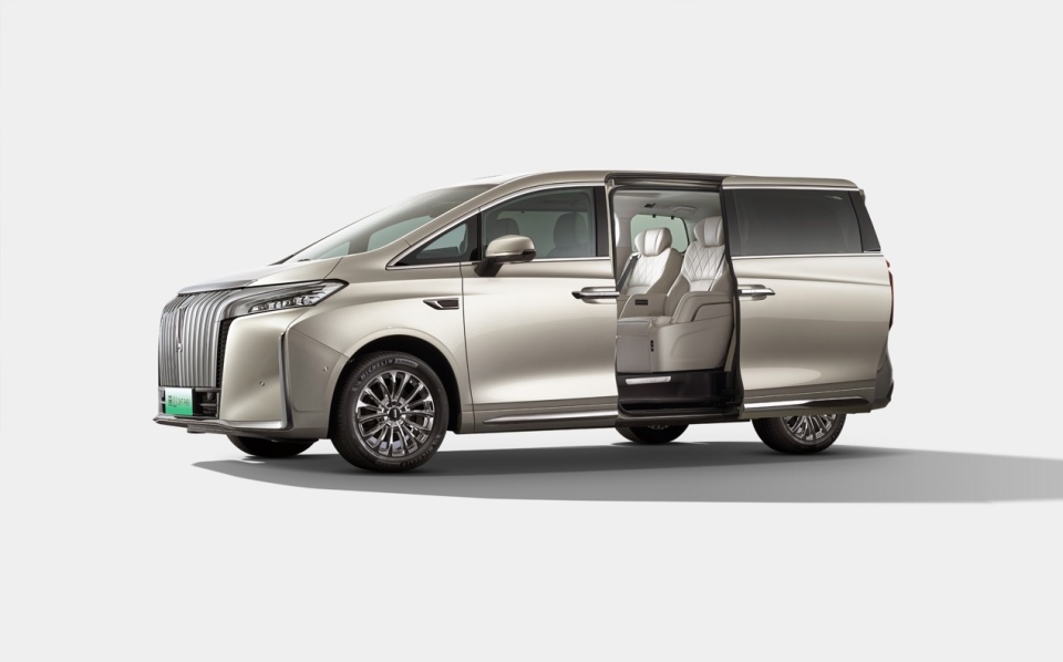 被忽视的豪华“头等舱”，从40万降到26万多，明挑埃尔法，实戳腾势D9