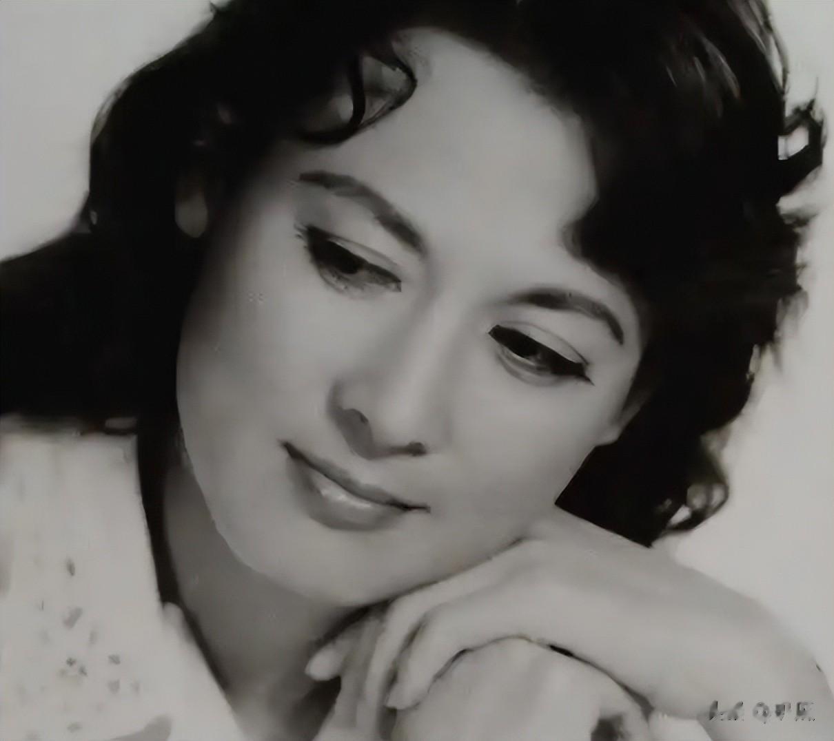 演员向梅，晚年退休后生活凄凉，真相被曝光，才知道背后的伤痛