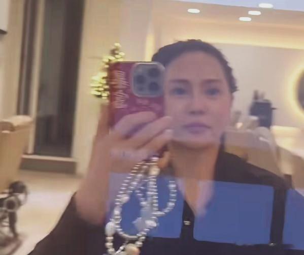 伊能静为美疯狂！专程赴韩剪头发，素颜却现脸垮馒化，钱白花了？