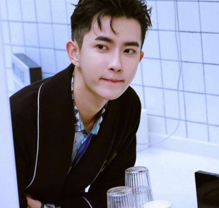 彻底失控！于朦胧聚会\名单\曝光，同性恋导演曝光，李成儒受牵连