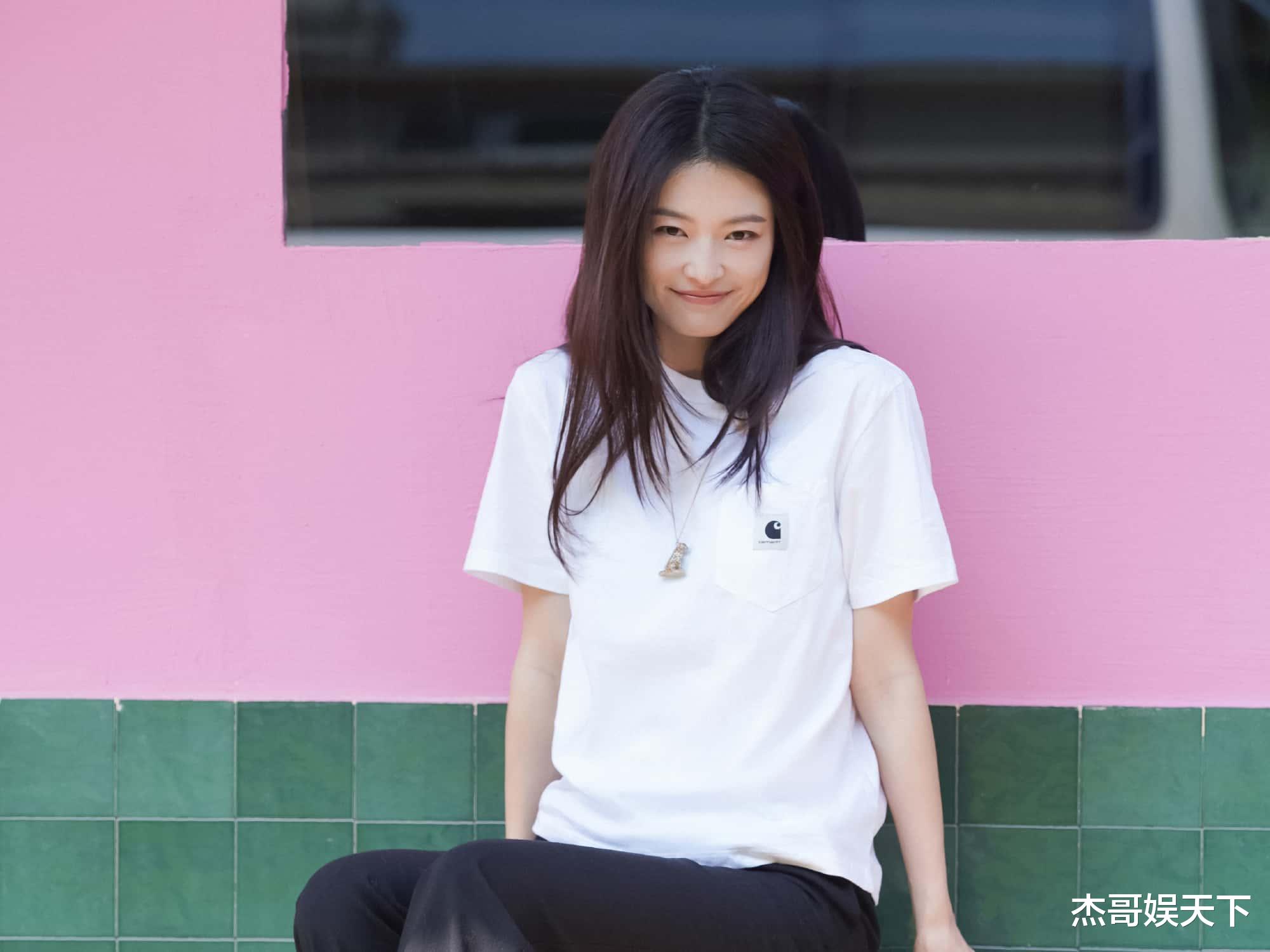 马吟吟，看似该骂，实则该夸